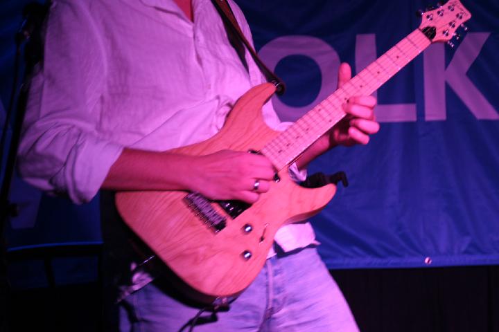 2008-11-28 M3_live at replugged 172.jpg